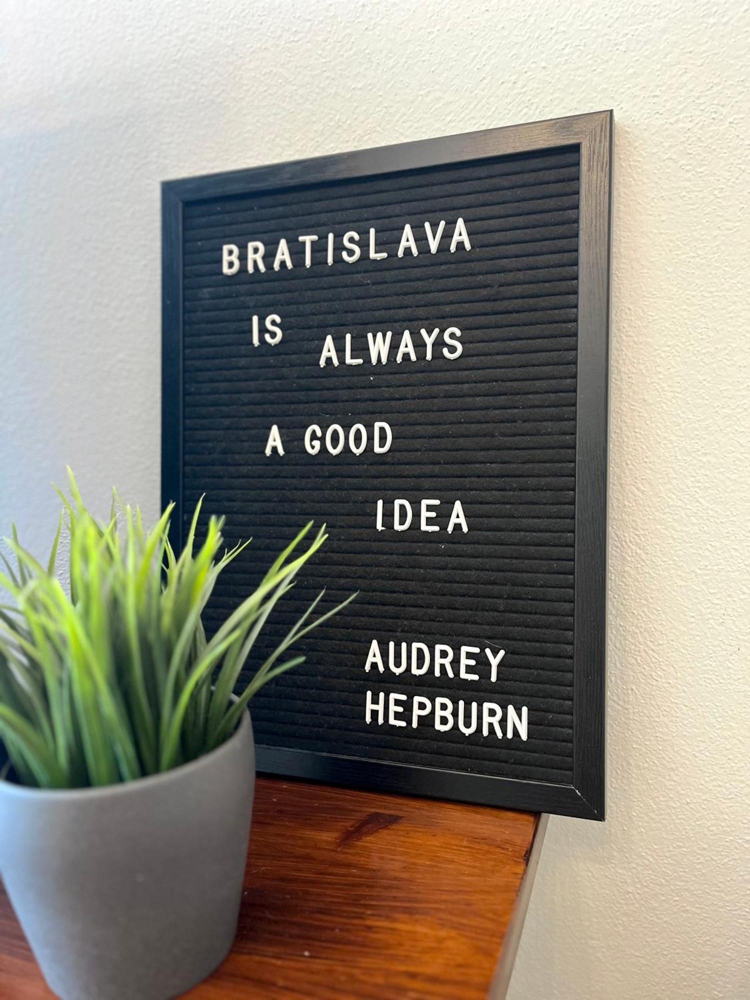 Audrey Hepburn Apartment Old Town Air Conditioned Bratislava Exterior foto