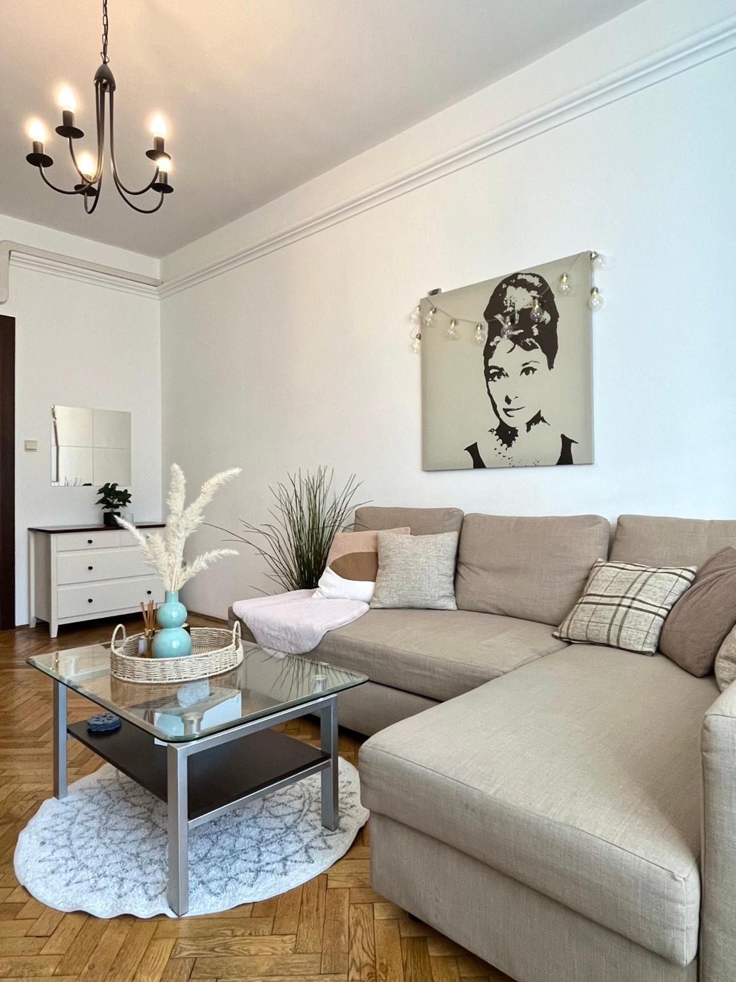 Audrey Hepburn Apartment Old Town Air Conditioned Bratislava Exterior foto