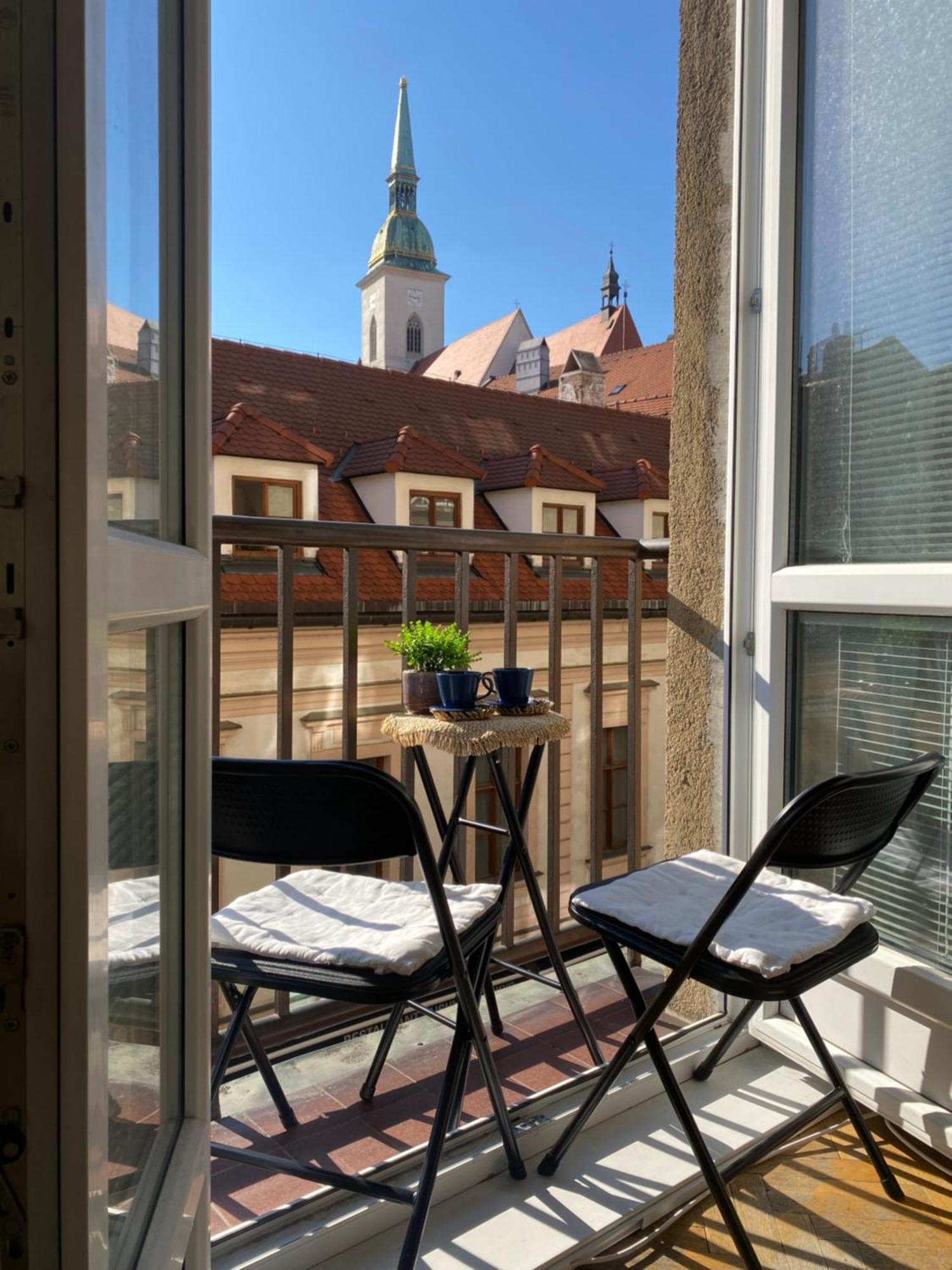 Audrey Hepburn Apartment Old Town Air Conditioned Bratislava Exterior foto